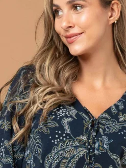 Blouse imprimé feuillage col bijou