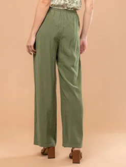 Pantalon large effet peau de pêche