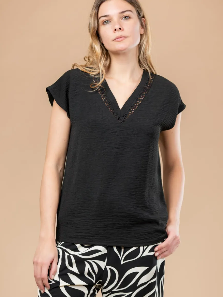 Top col V broderie