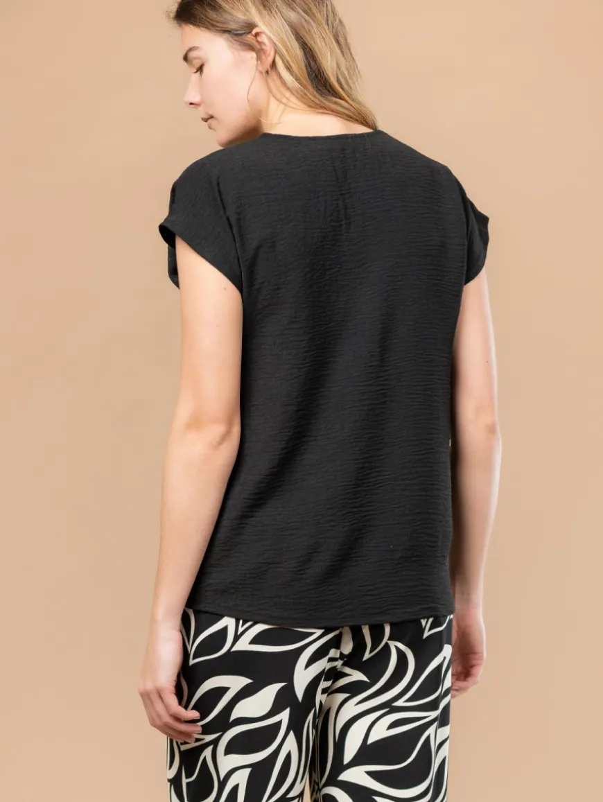 Top col V broderie
