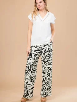 Top col V broderie