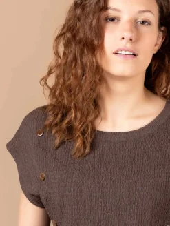 Top maille texturée boutons fantaisie
